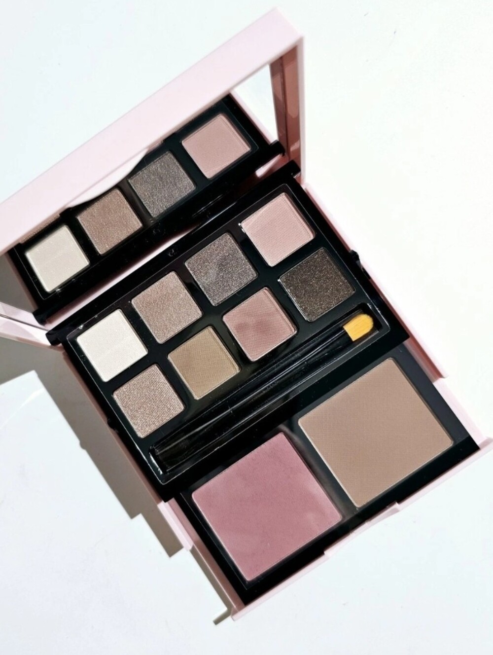 Bobbi Brown Easy Essential Eye & Cheek Palette New - Picture 2 of 5